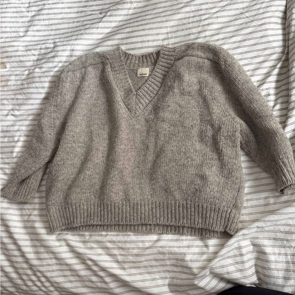 Babaa v neck jumper like new